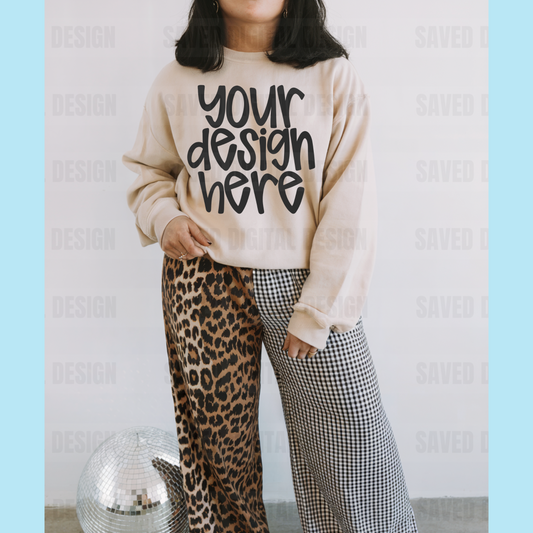 SAND GILDAN SWEATSHIRT MOCK CHECKER + LEOPARD PANTS
