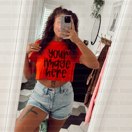 RED GILDAN CROP MODEL MOCK