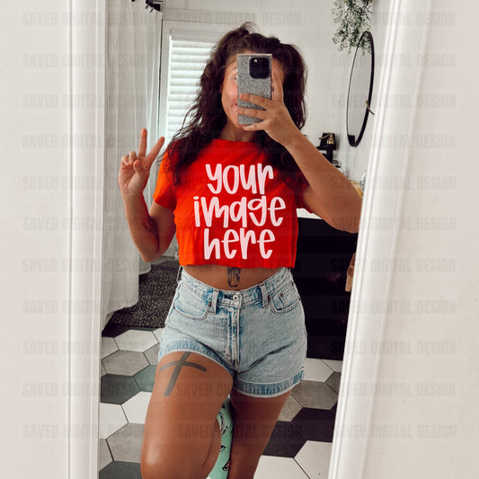 RED GILDAN CROP MODEL MOCK