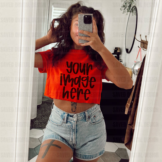 RED GILDAN CROP MODEL MOCK