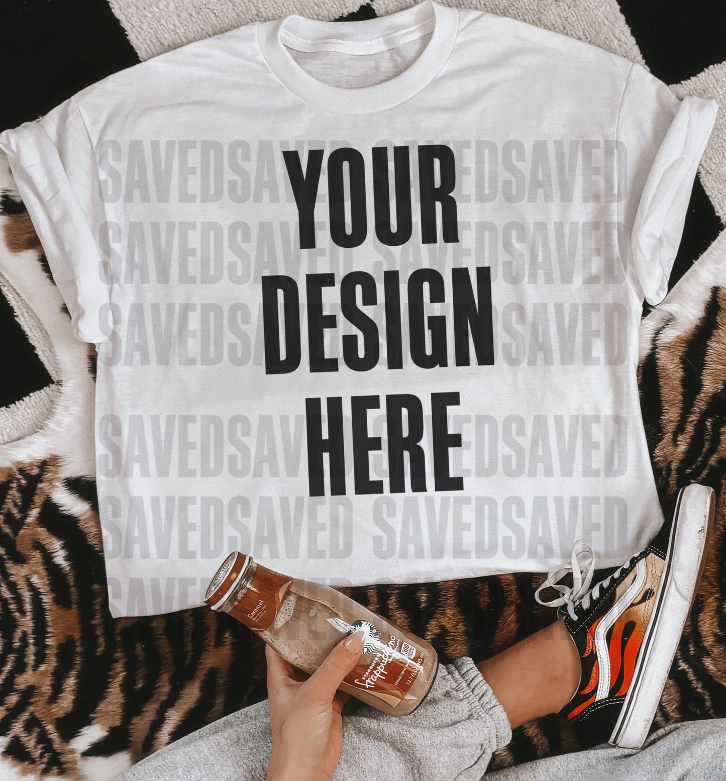 CARAMEL MOCKS WHITE T-SHIRT